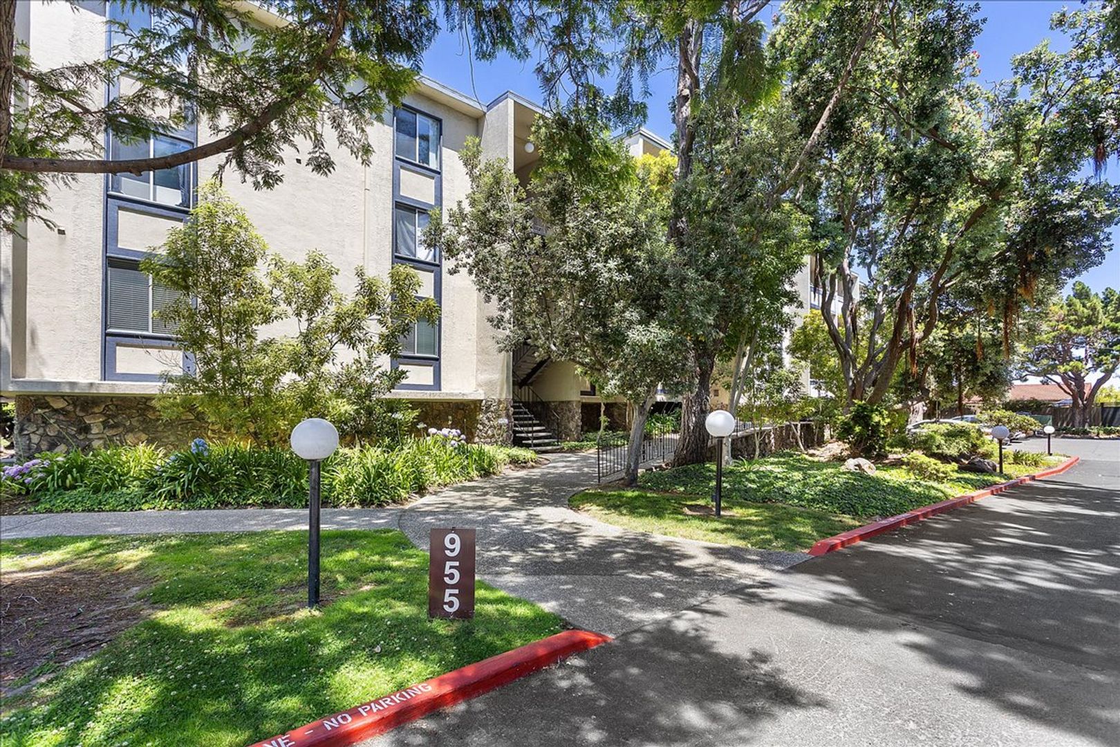 Alameda Condo: 955 Shorepoint Ct