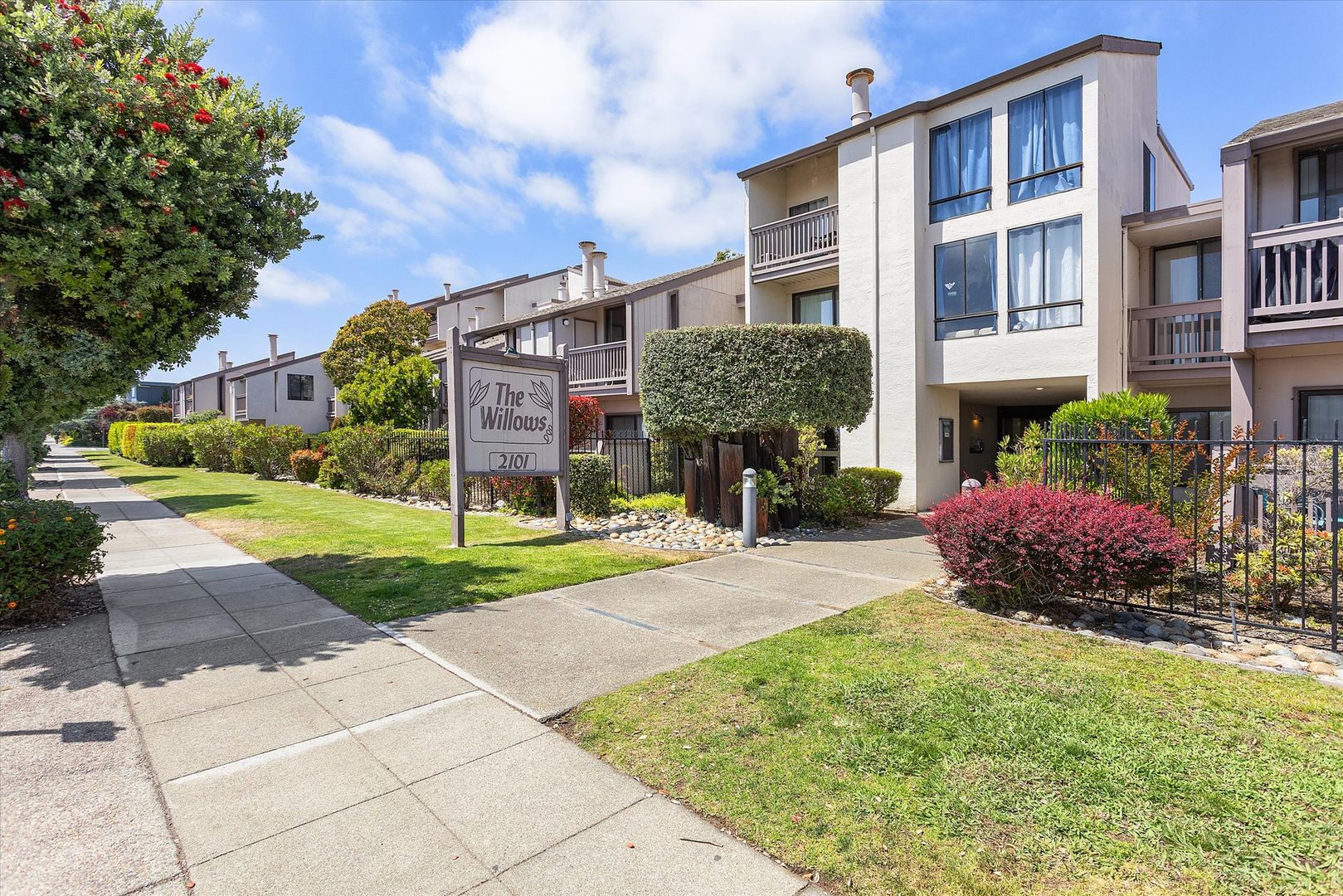 Alameda Condo: 2101 Shoreline Dr #147
