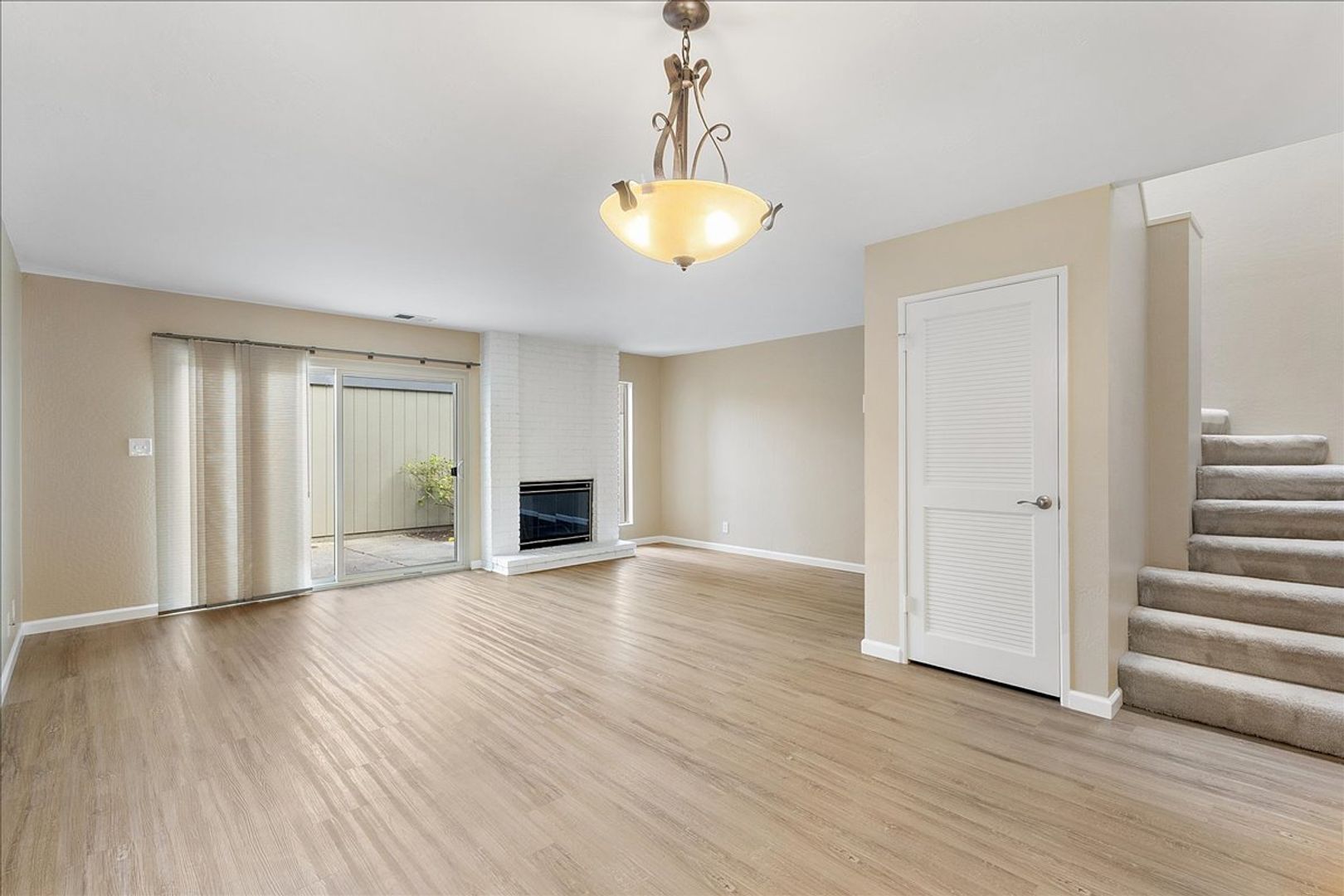 Alameda Townhome: 3508 Savana Lane