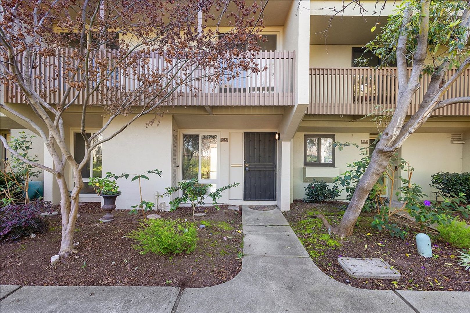 Alameda Townhome: 3031 Flora Vista