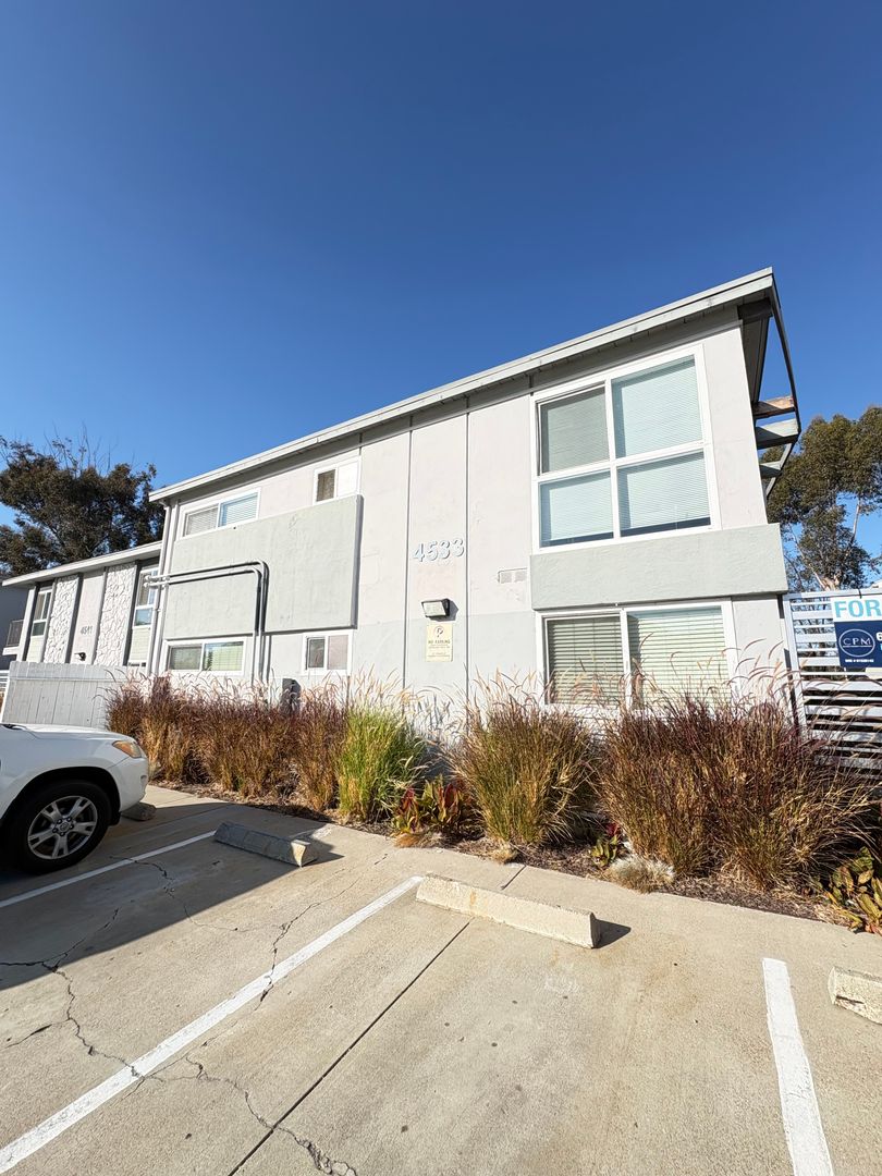 San Diego Apartment: 4533 Contour Blvd.
