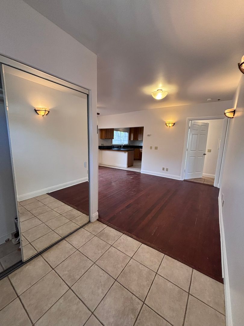 Ocean Beach Apartment: 4931 Coronado Ave