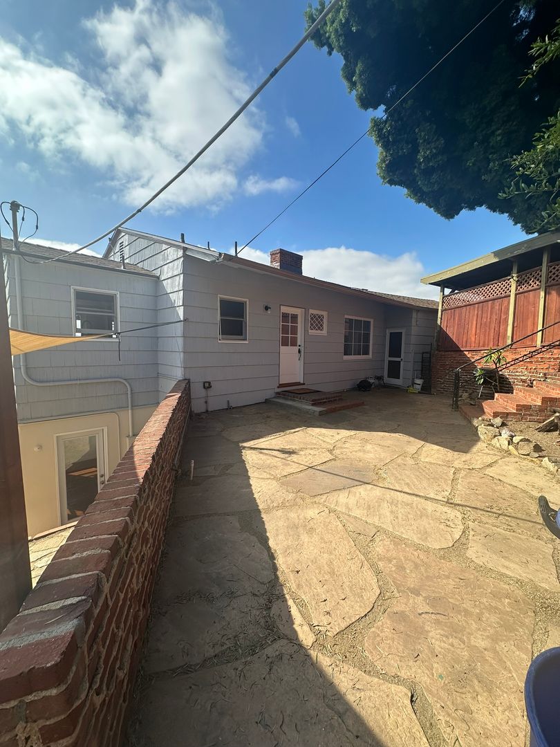 La Mesa House: 9125 Wister Drive