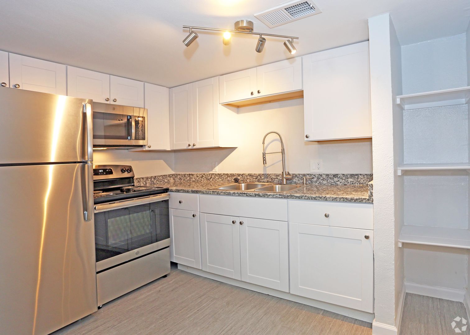 Fort Worth Apartment: 6608 South Freeway