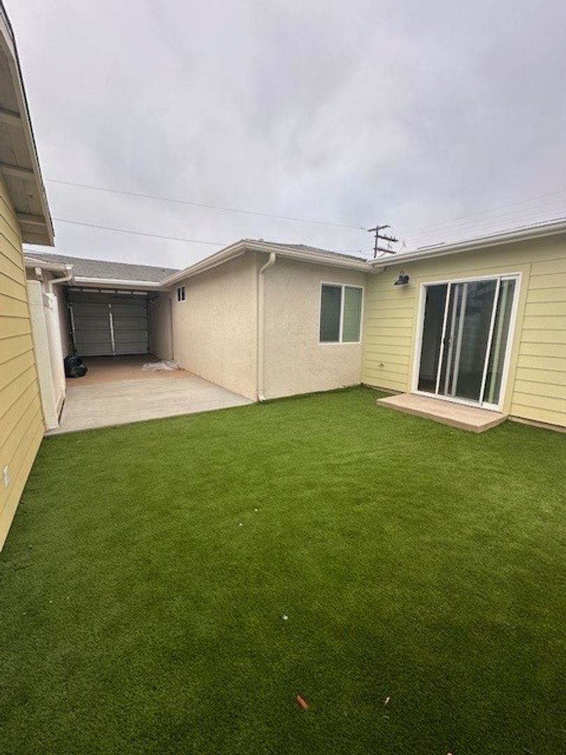 Imperial Beach Apartment: 906 Emory Street/931-933 Elm Avenue