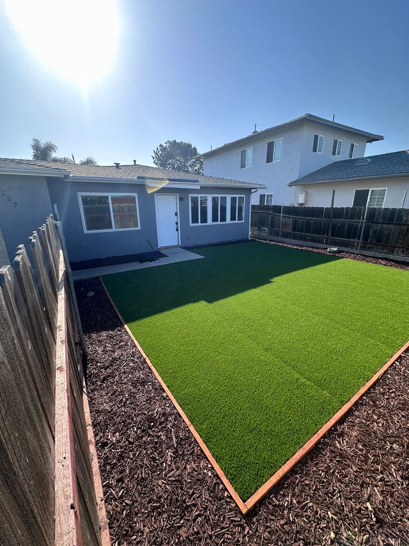 Imperial Beach Apartment: 555-557 8th St.