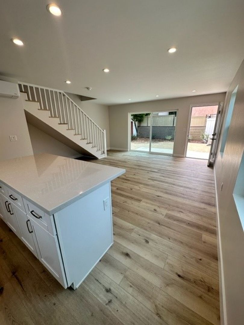 San Diego Apartment: Alexia Place