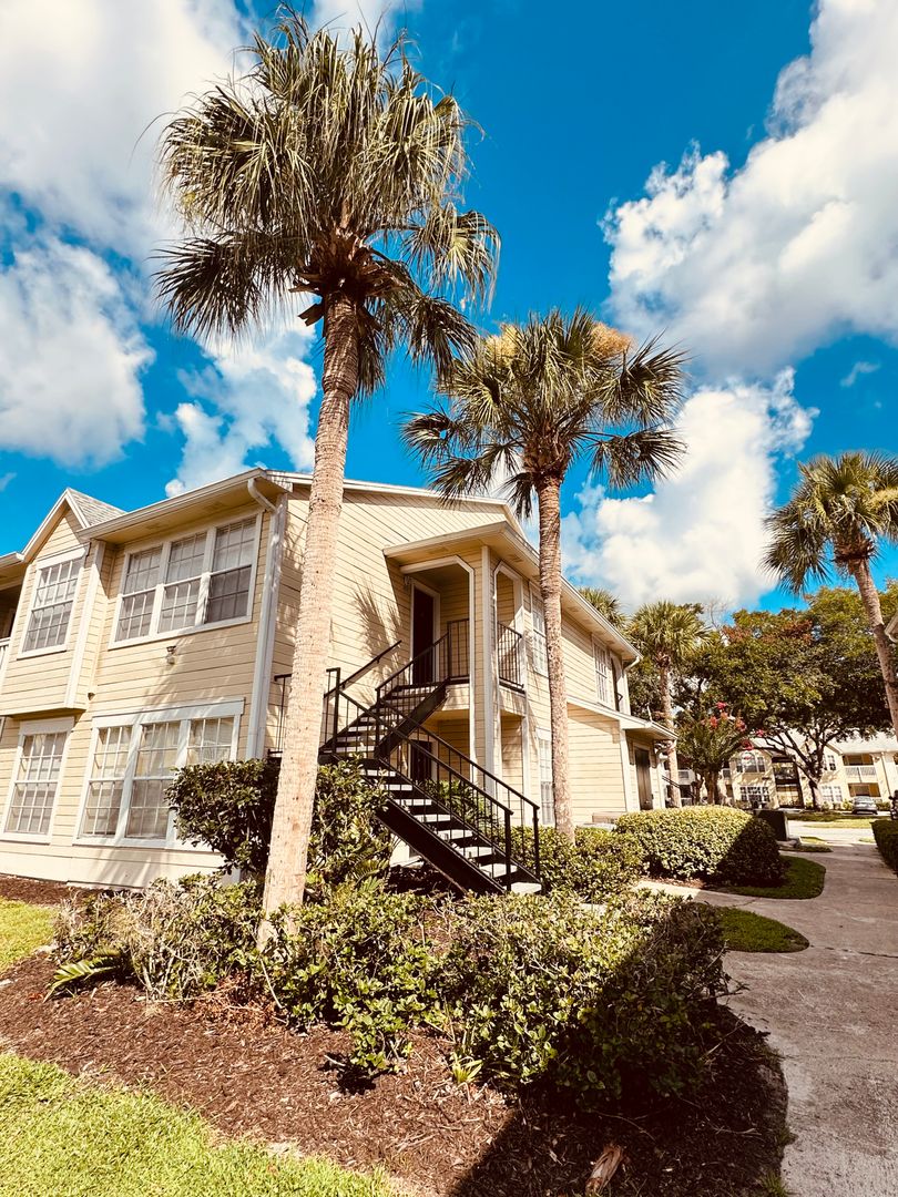 Orlando Condo: 1059 S. Hiawassee Rd.