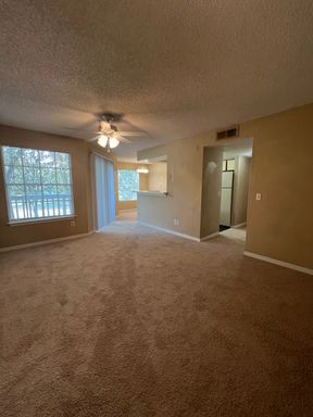 $1190, 1 BED 1 BATH CONDO IN THE HEART OF METROWEST! – photo 1