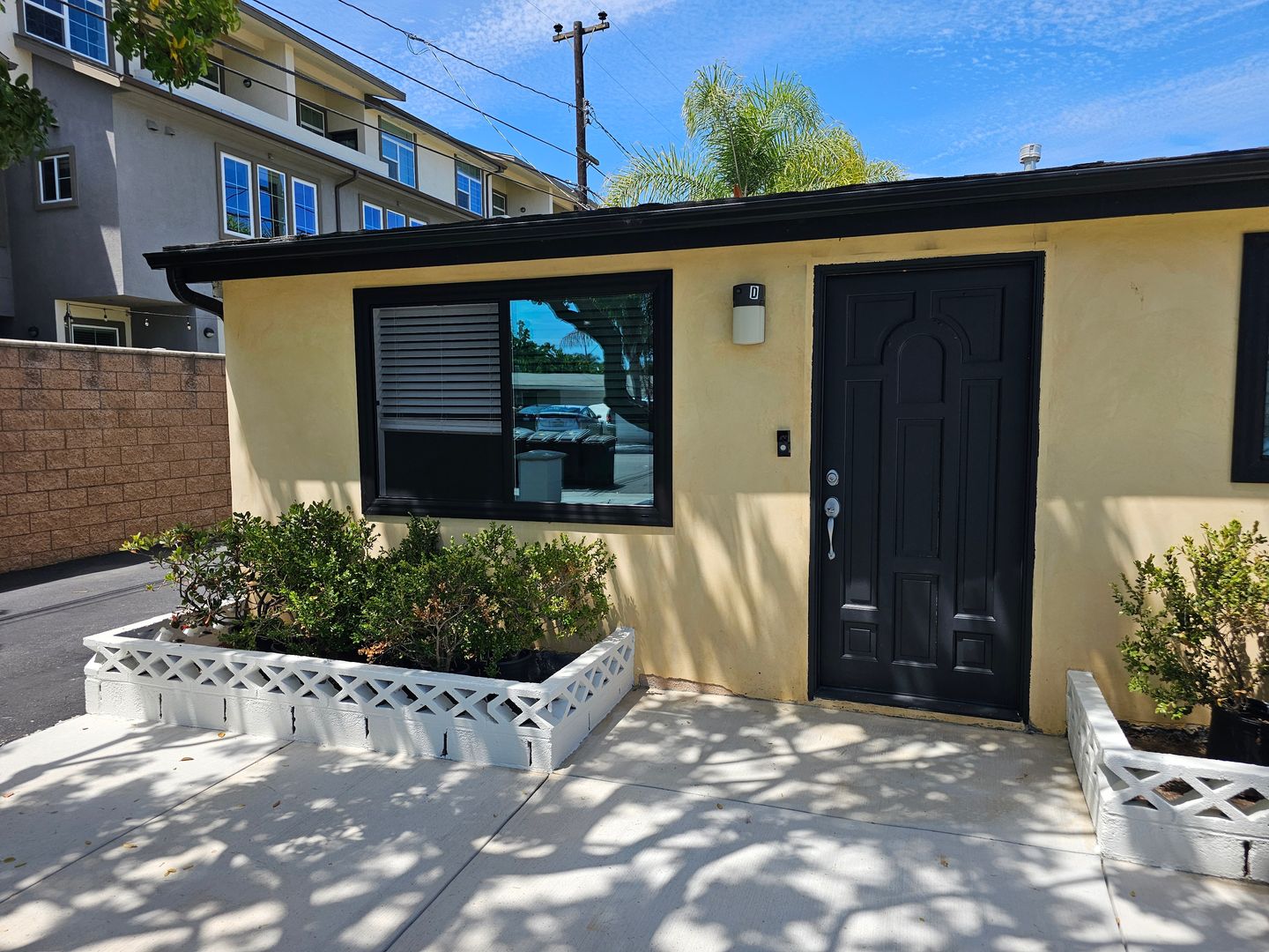 Costa Mesa House: 2033 Anaheim Avenue #D