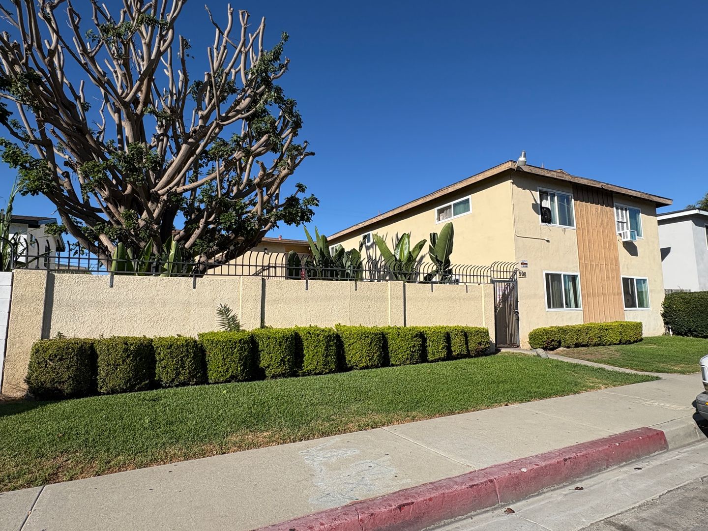 Costa Mesa Apartment: 998 El Camino Dr.