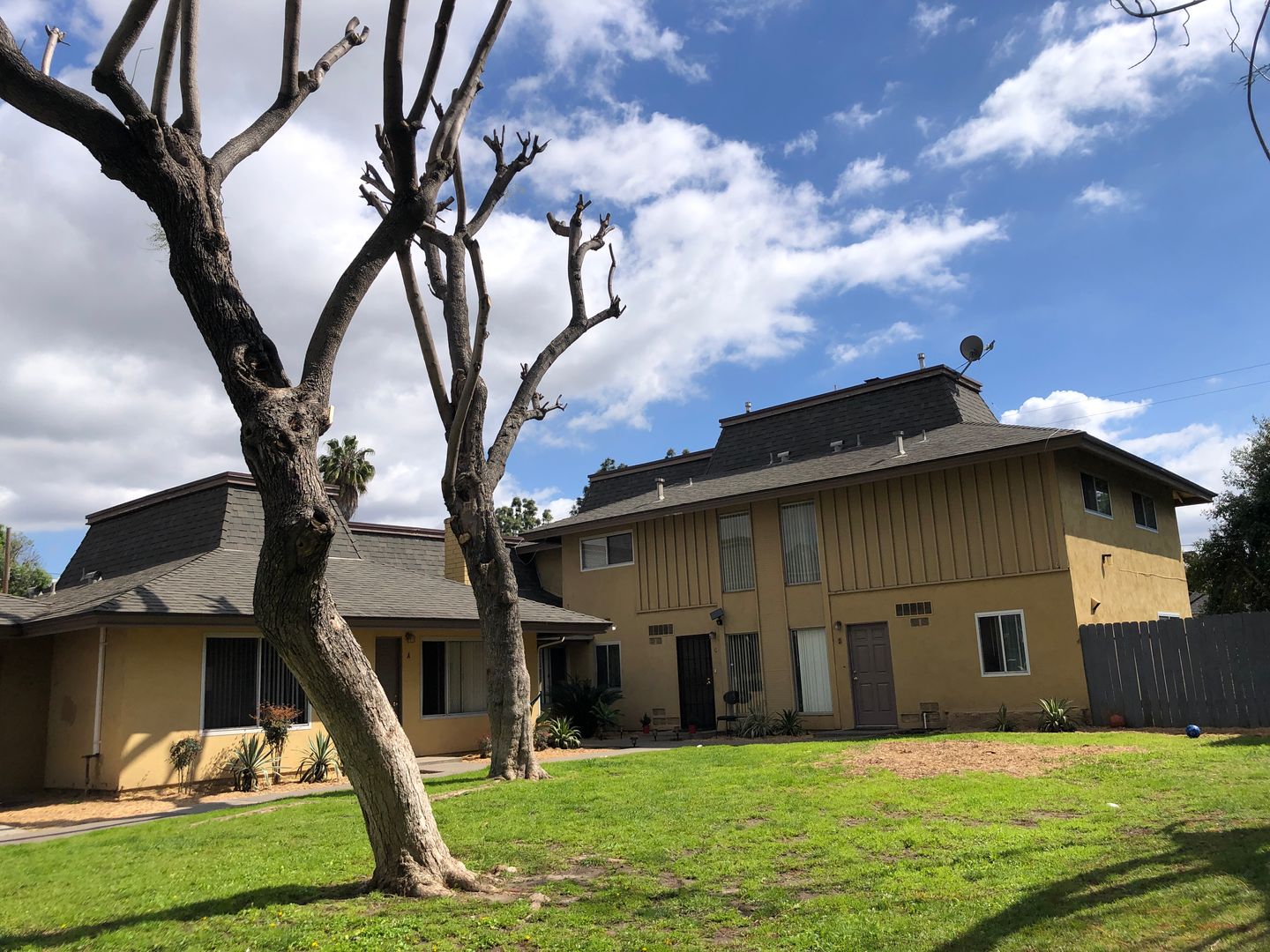 Tustin Apartment: 14622 Del Amo Ave.