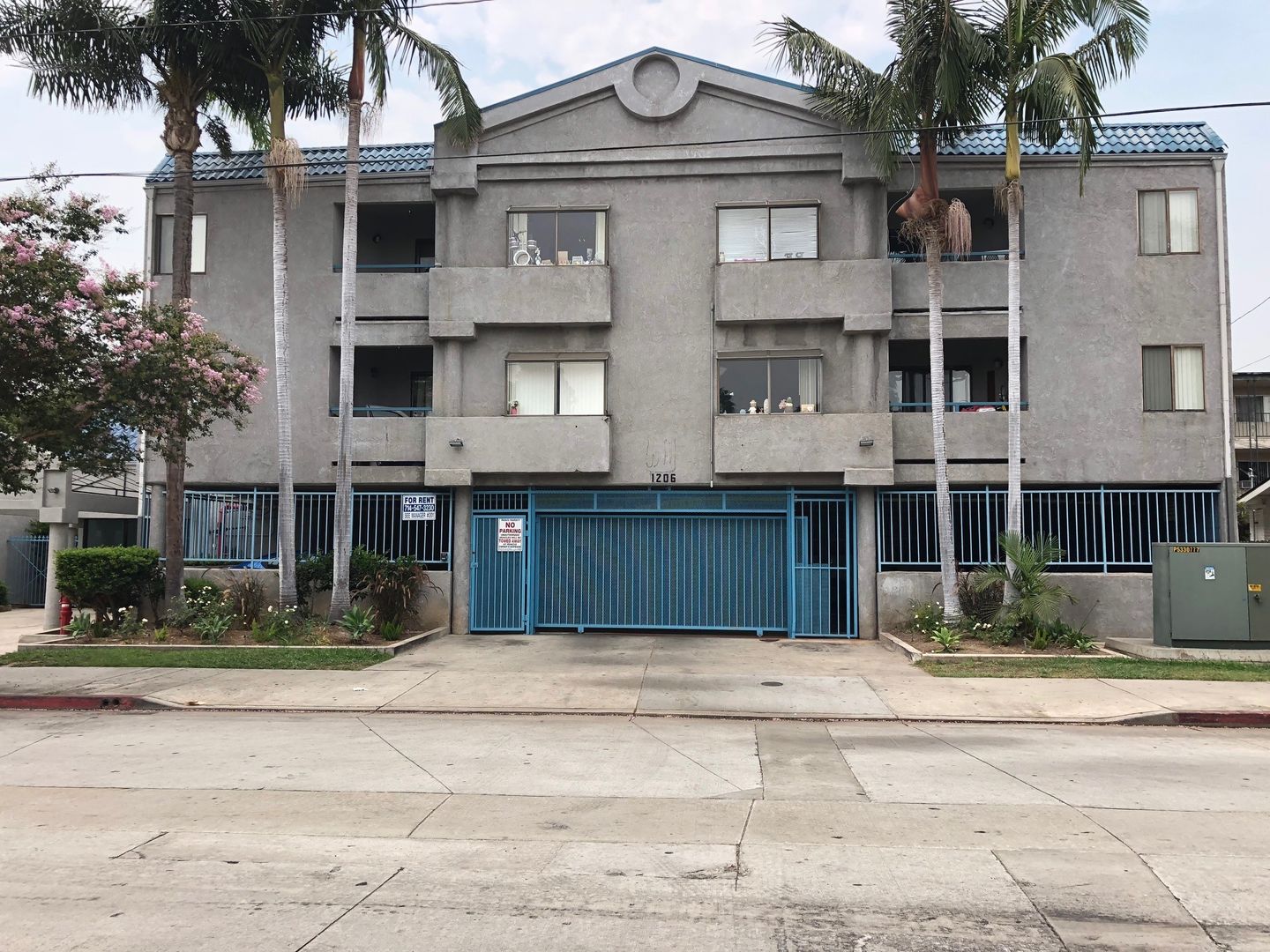 Santa Ana House: Parton Apartments #103