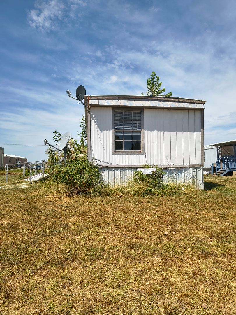 Talala Apartment: 4390 East 380 Road