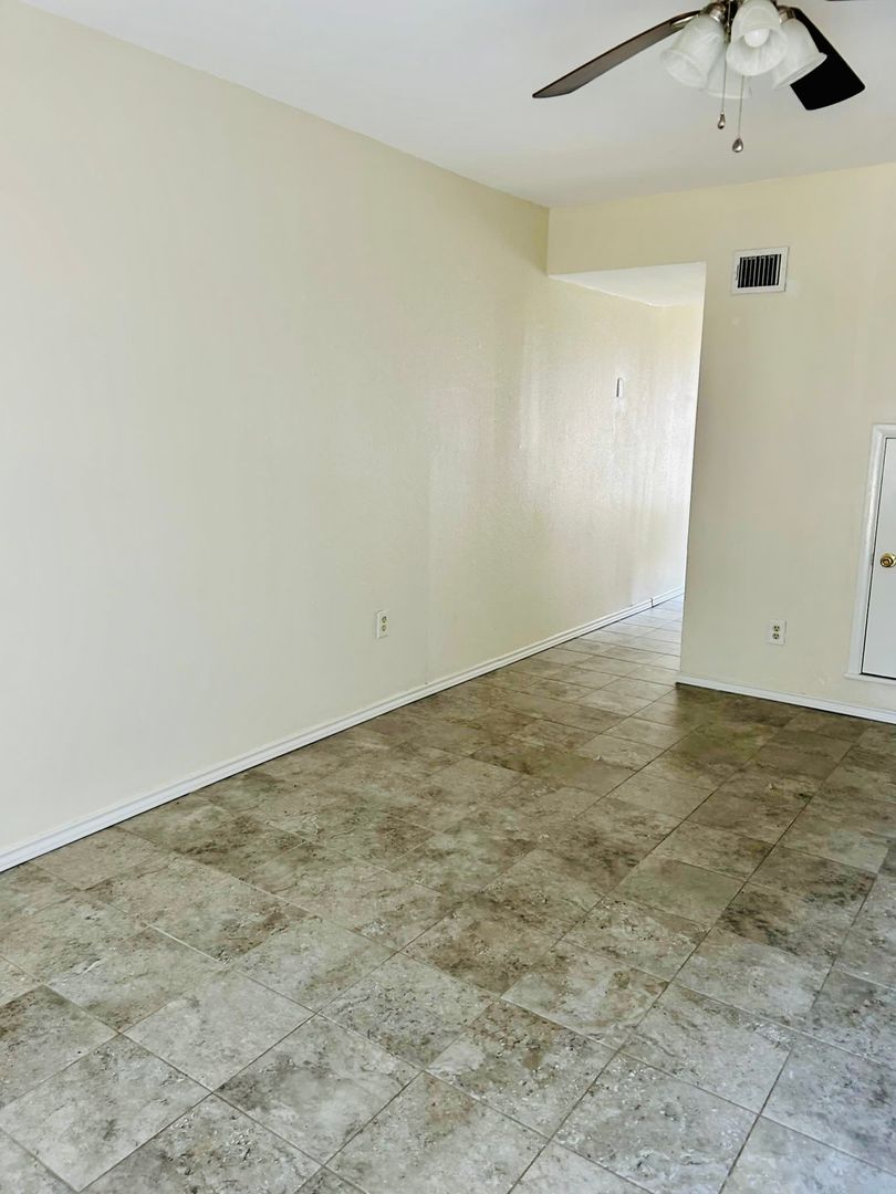 Mercedes Apartment: 630 S Missouri Ave