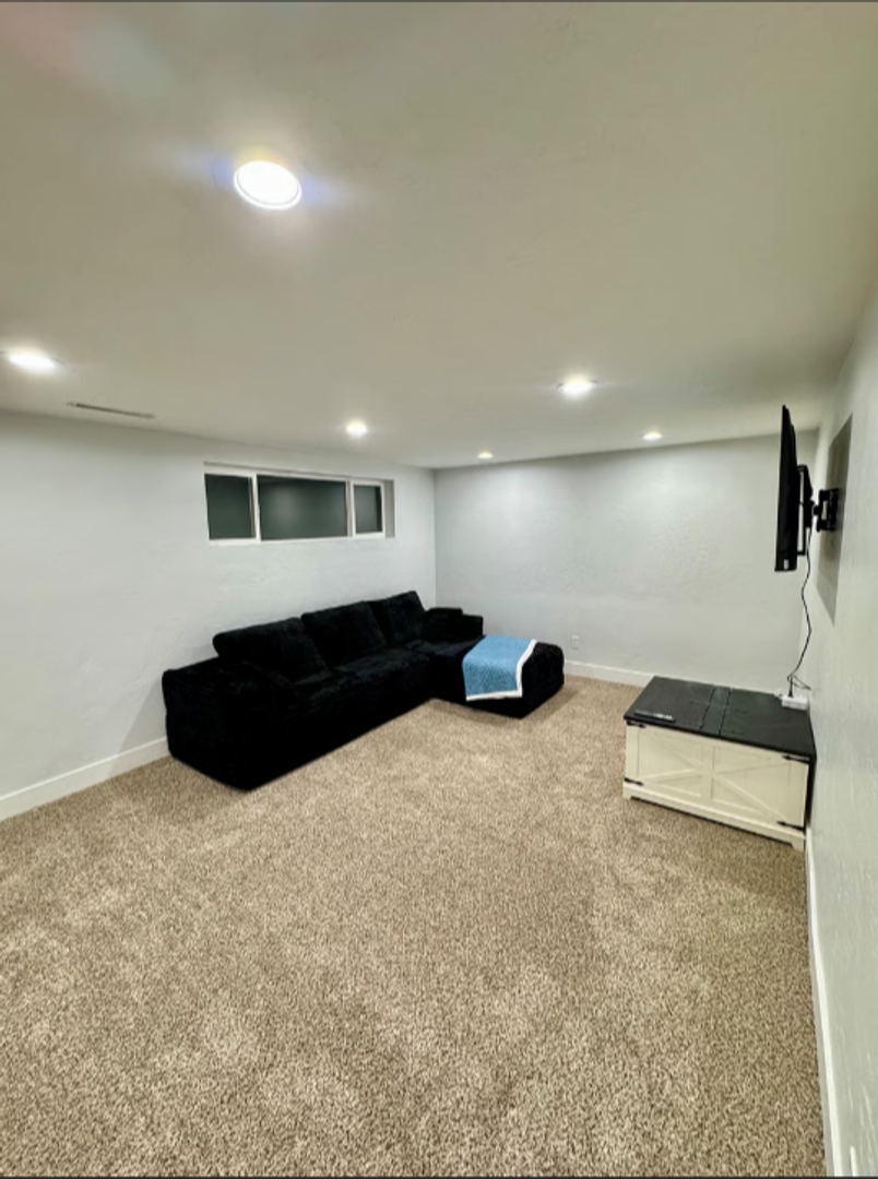 1305 N Valentine st 15 of 25