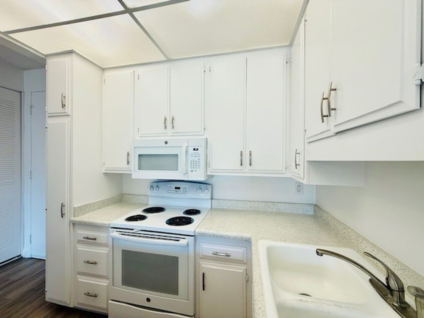 SAN DIEGO Apartment: 2300 FRONT STREET
