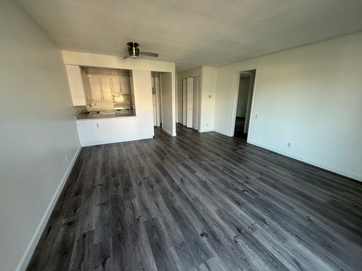 Spacious Corner 2 Bed / 2 Bath – photo 1