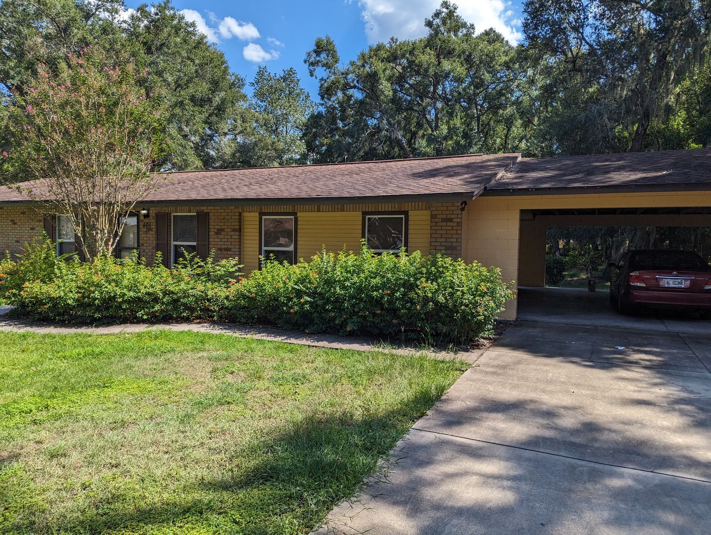 DeLand House: 408 E Kentucky Ave