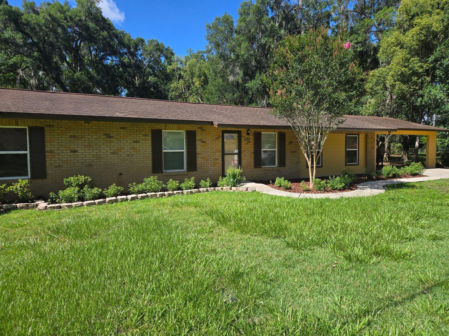 DeLand House: 408 E Kentucky Ave