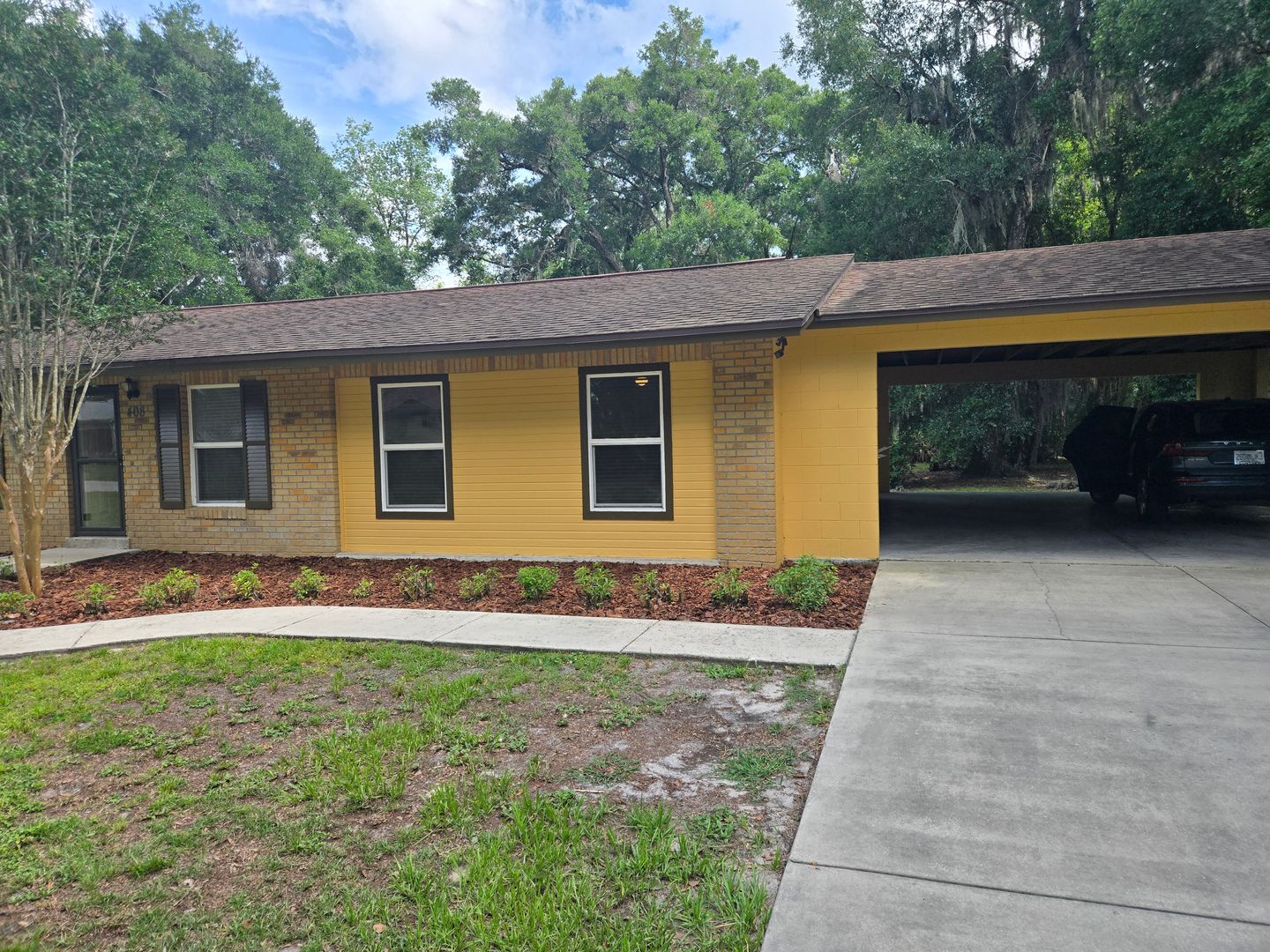DeLand House: 408 E Kentucky Ave
