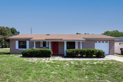3/1.5/1 Home with HUGE fenced yard! – photo 1
