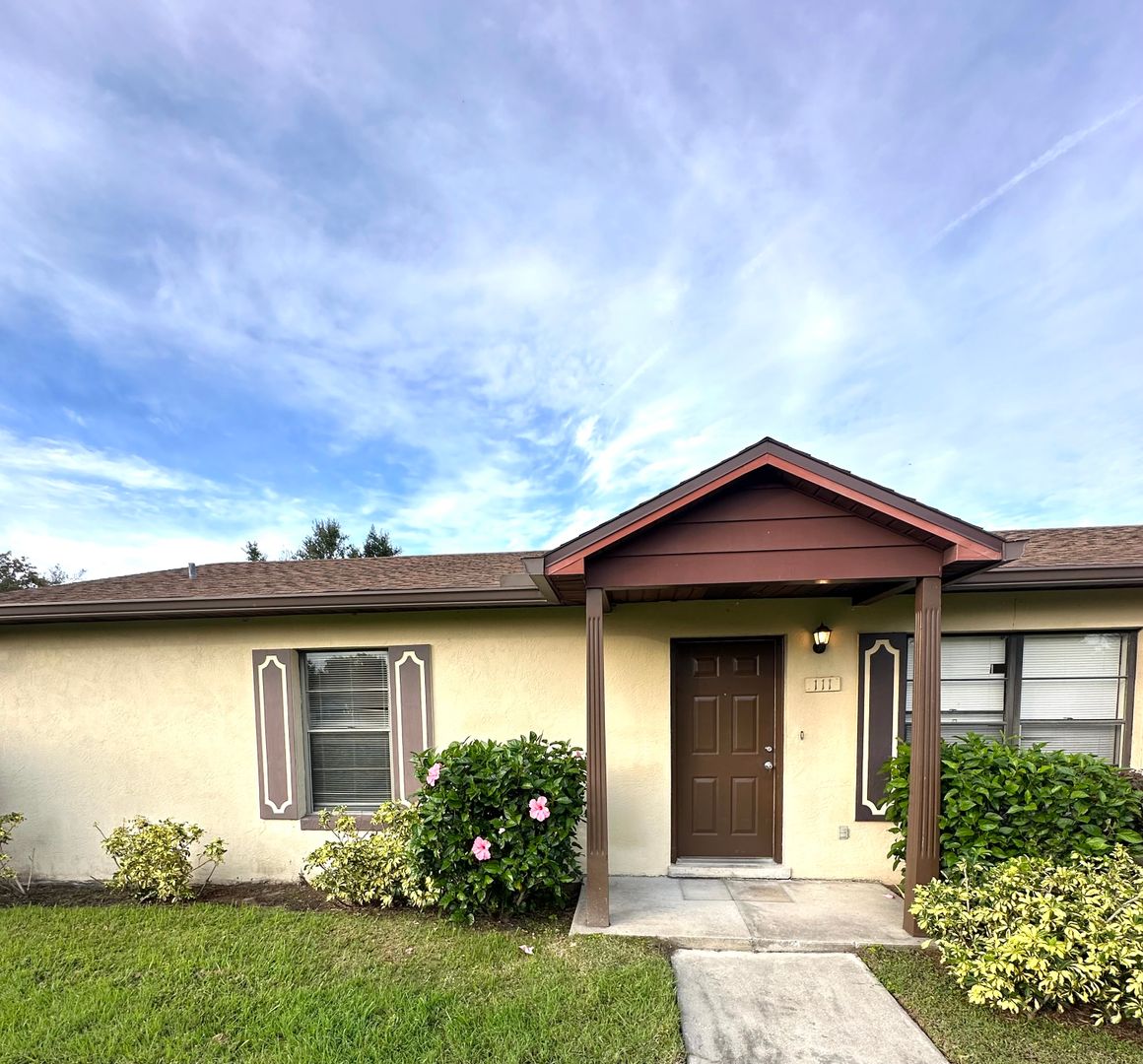 Saint Cloud House: 111 Louisiana Ave