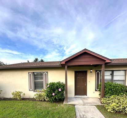 MOVE IN SPECIAL- Lovely 2/2 Duplex Home for Rent in St. Cloud