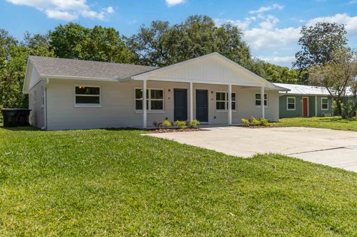 MOVE IN SPECIAL-Beautiful Newly Renovated 2/1 Duplex in St. Cloud Close To Lakefront – photo 1