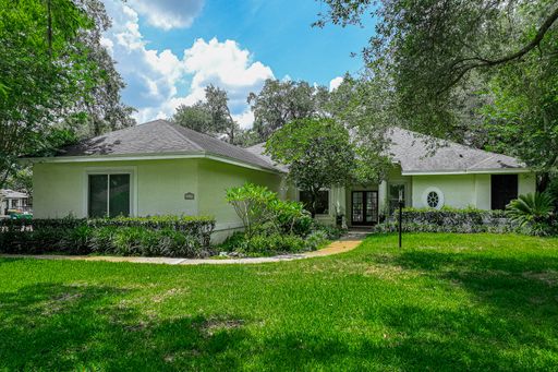 Beautiful 3/3 Pool Home in Gated Community W/ Lake Access – photo 1