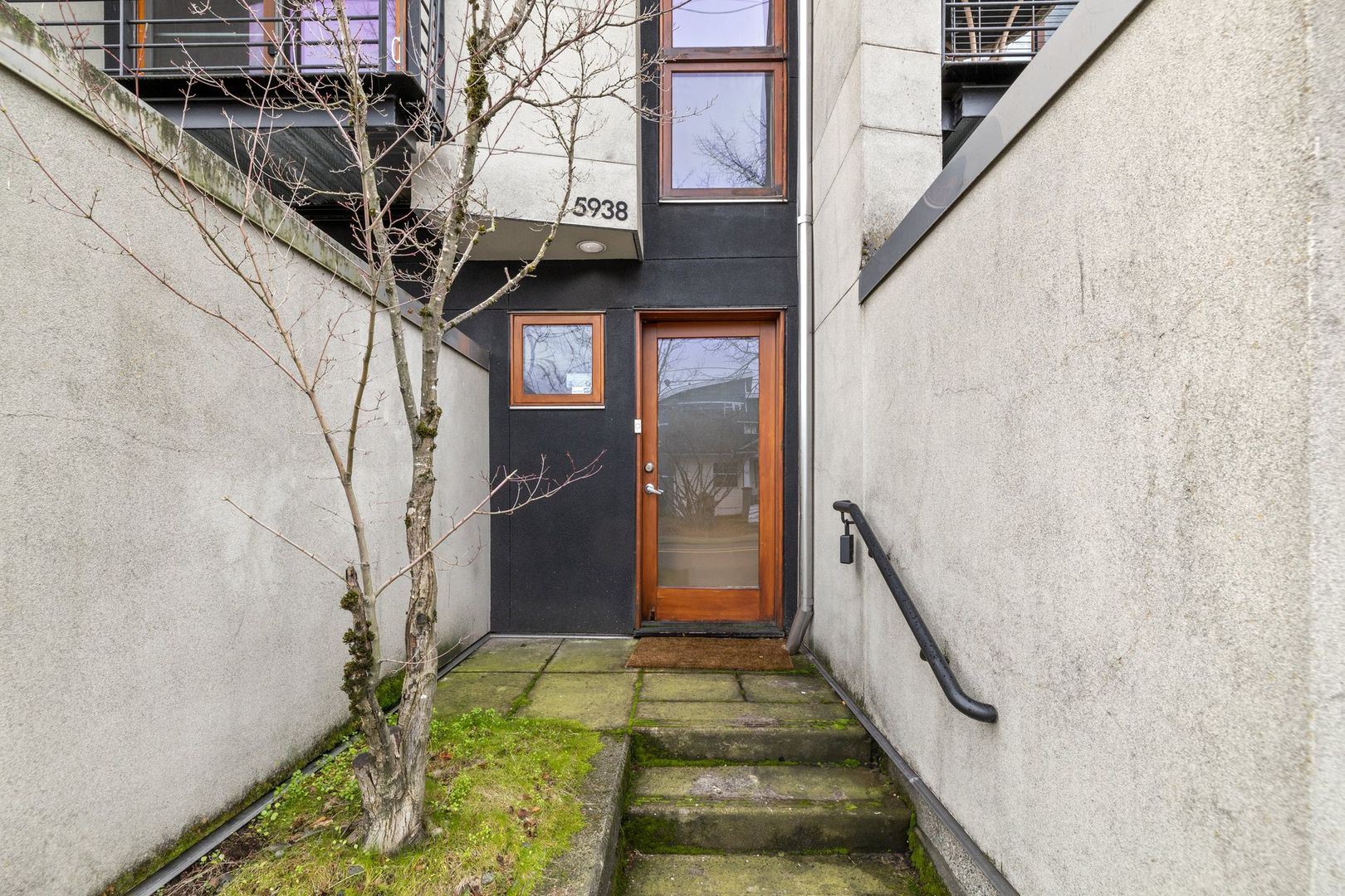 2 BR 2 BA Townhome in North Tabor- 3 Levels!