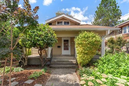 NICE CATCH! 2 BD 1.5 BA 1600 SF- HISTORIC RICHMOND NEIGHBORHOOD – photo 1