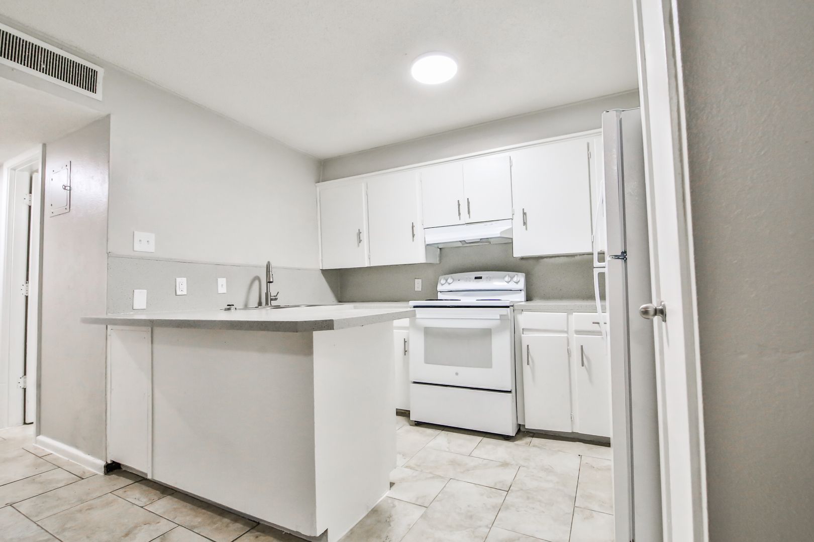 Lubbock Apartment: 2401 45th St