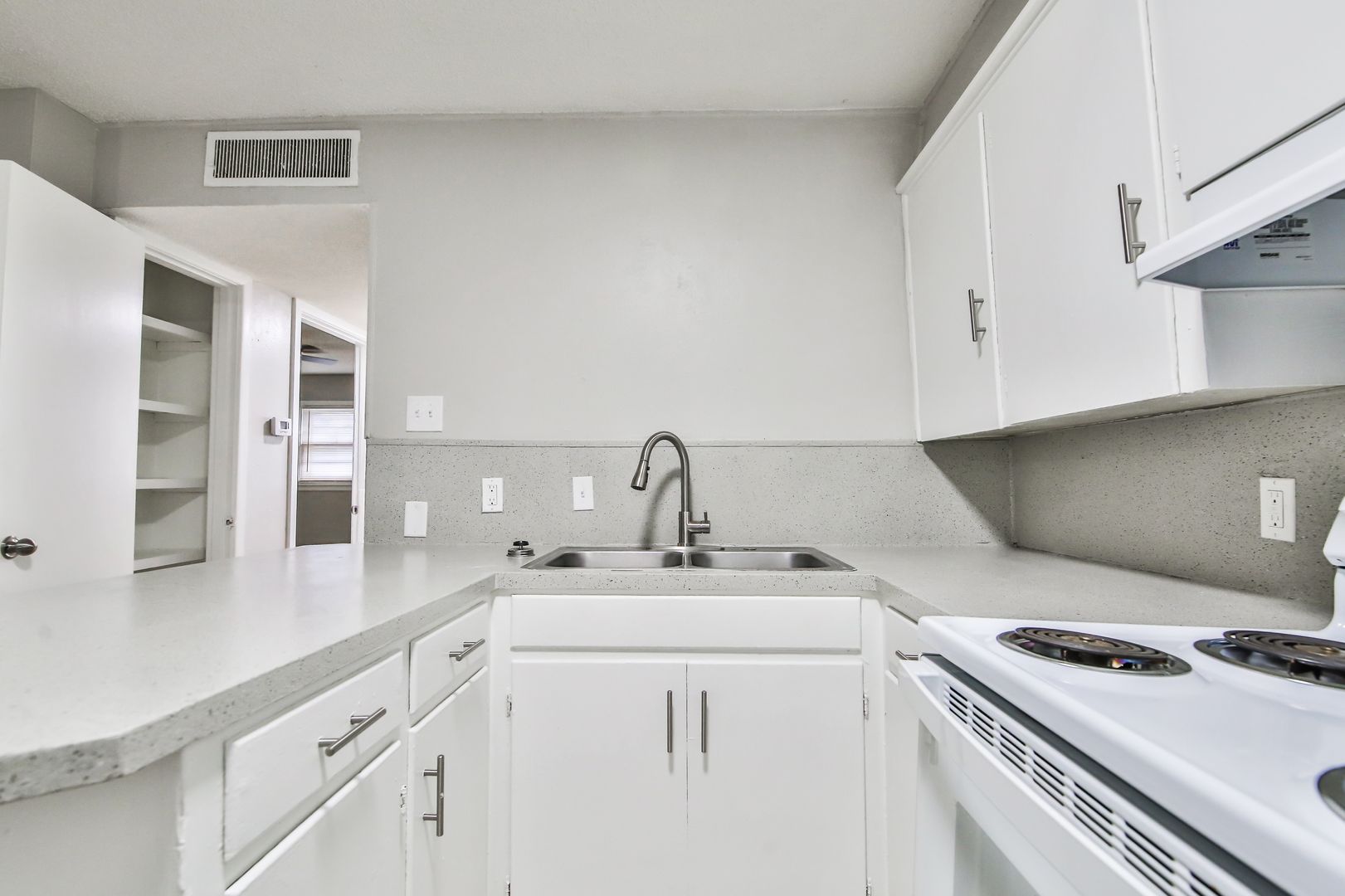 Lubbock Apartment: 2401 45th St