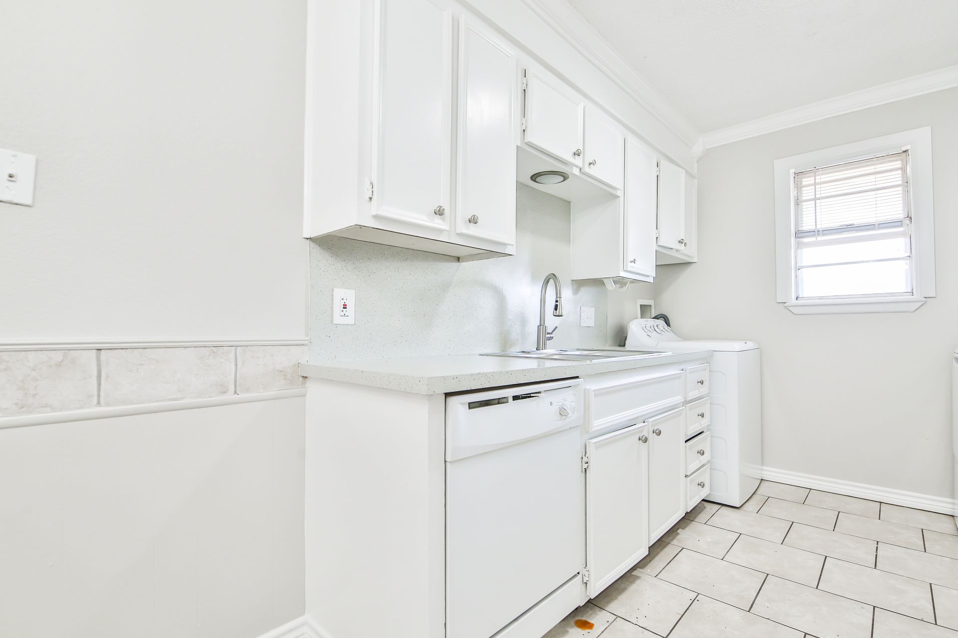 Laundry room at Arbor Oaks (3 of 4)