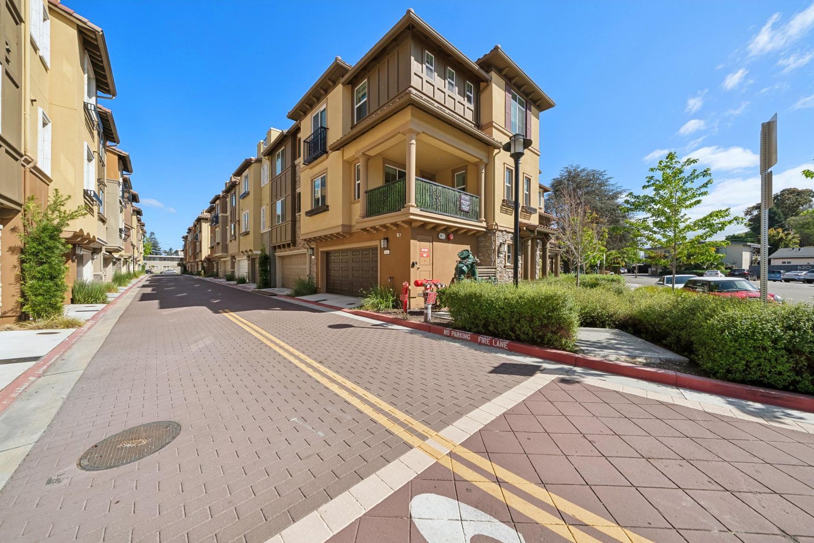 Mountain View Townhome: 665 Alamo Ct