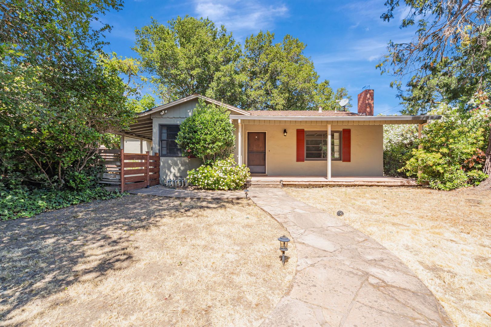 Saratoga House: 14141 Victor Pl