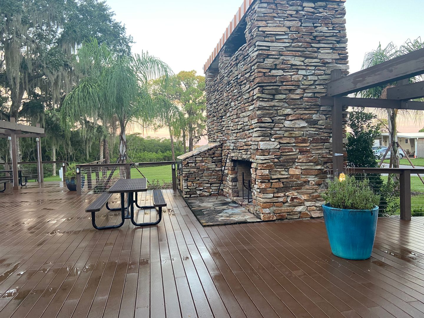Grill area at Colony dr N