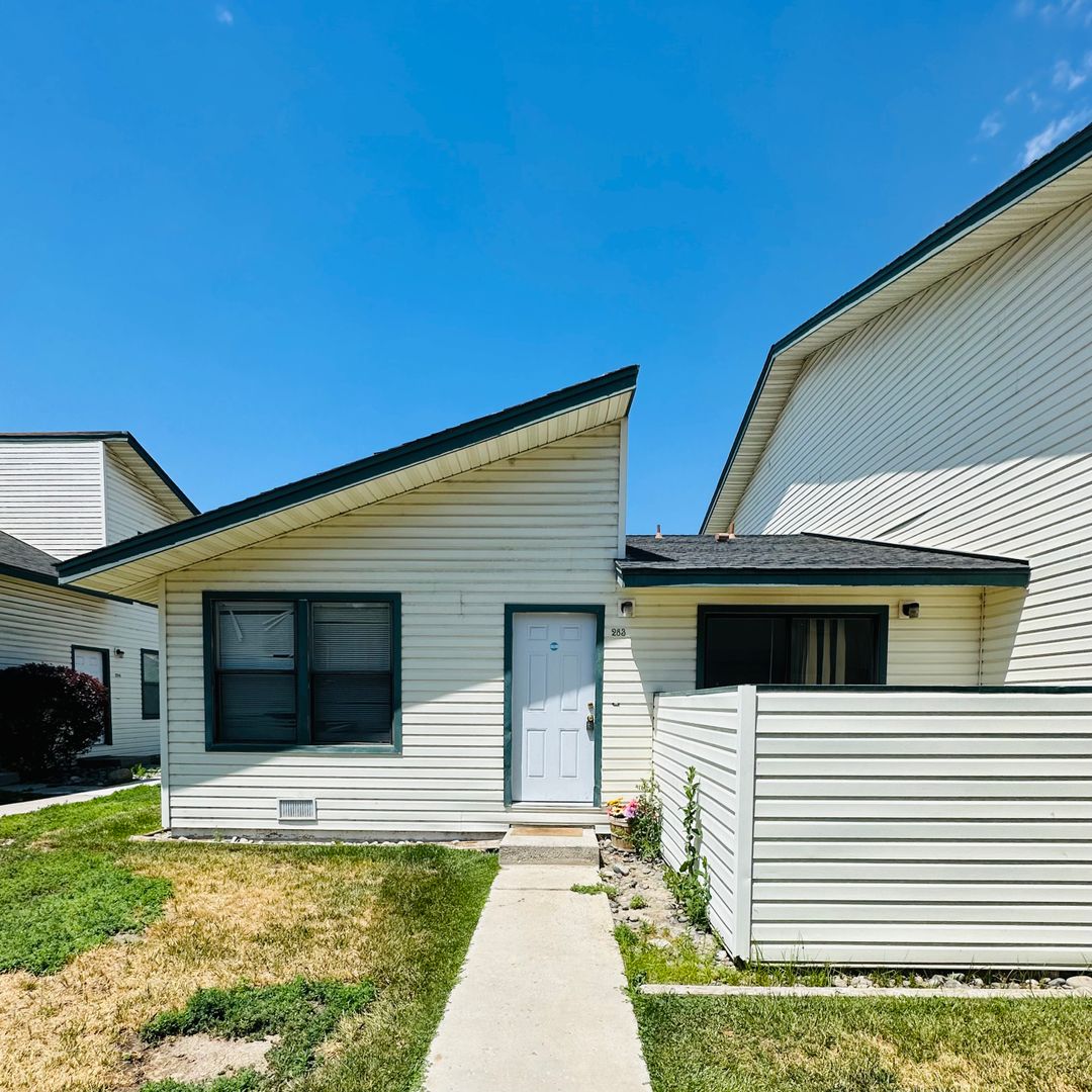 Fallon Apartment: 281-283-291-293 Quail Way