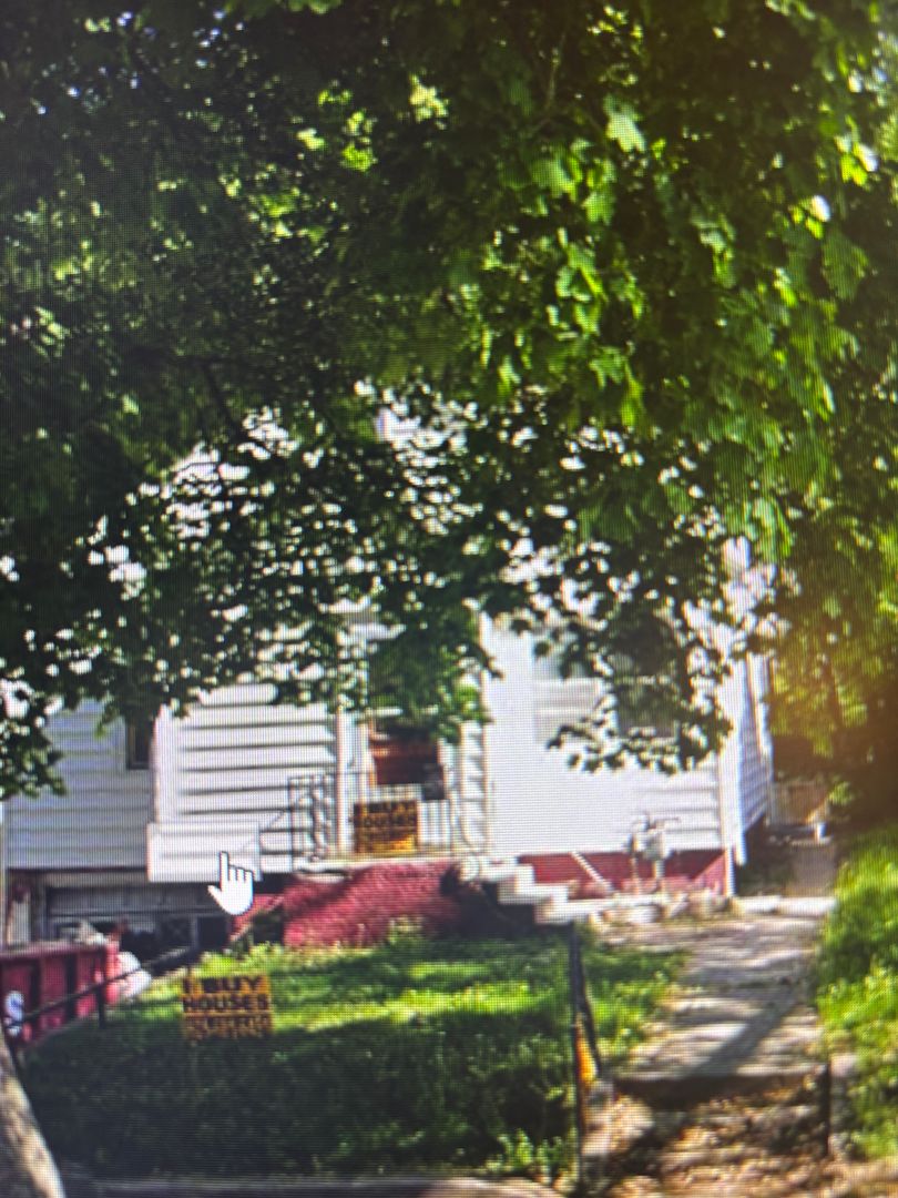 Sioux Falls House: 1208 W 15th St