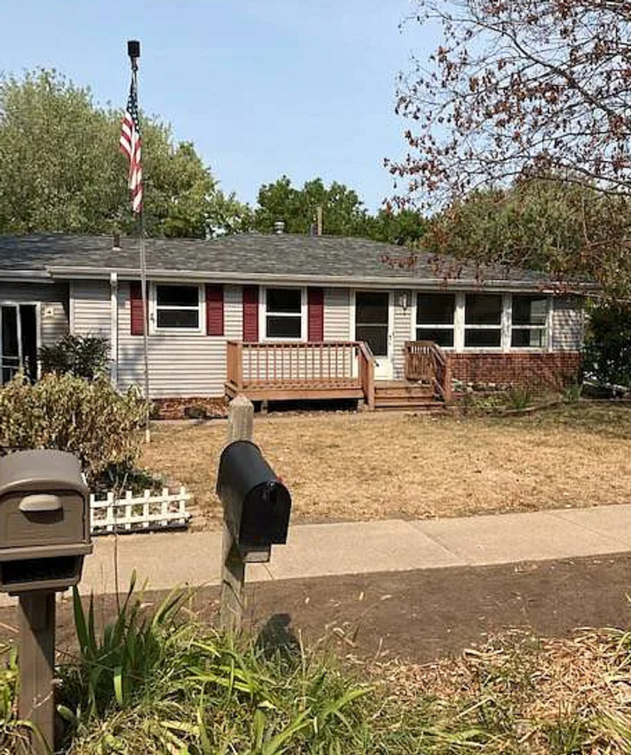 Sioux Falls House: 5504 W 16th St