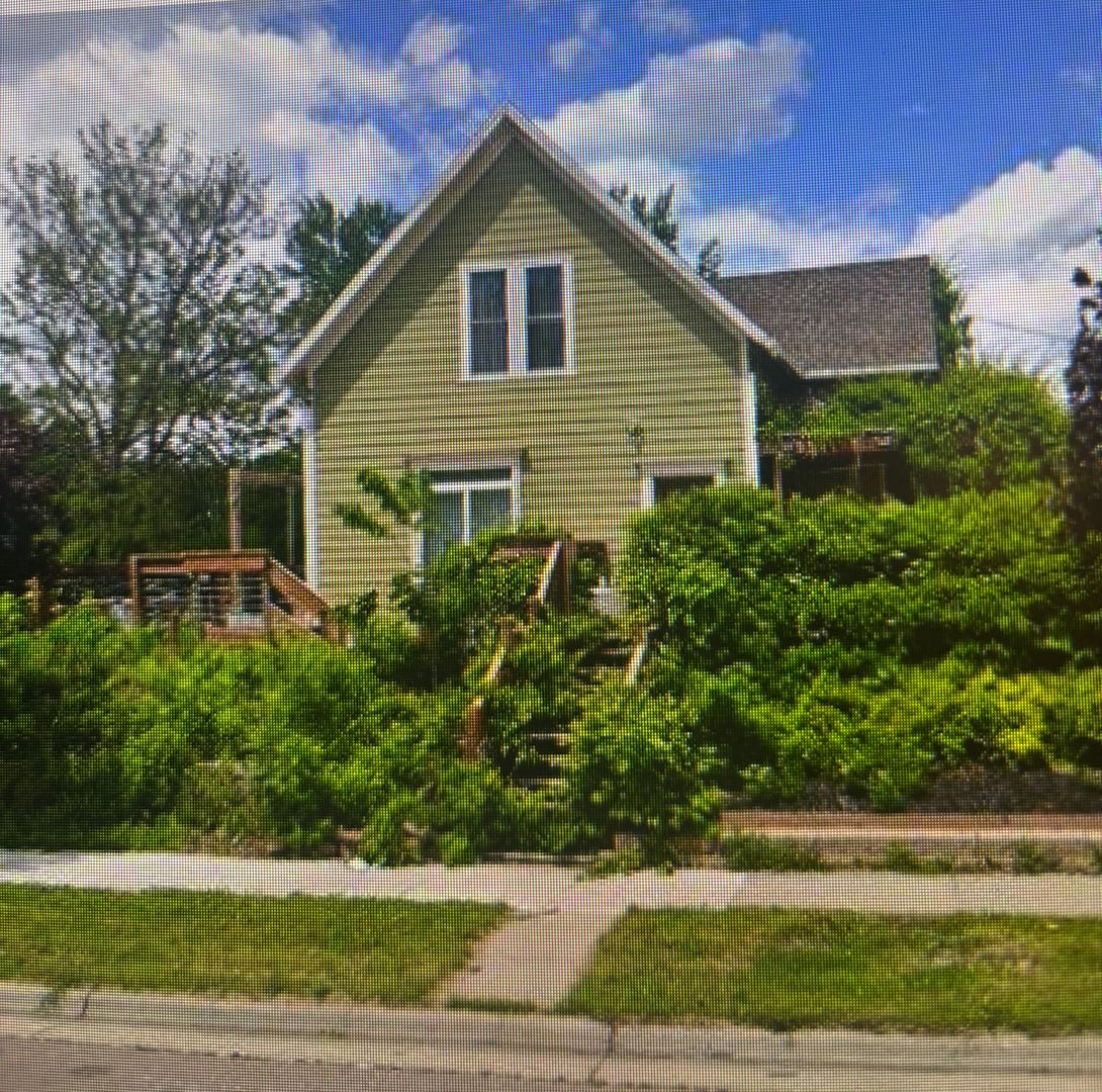 Sioux Falls House: 424 S Summit Ave