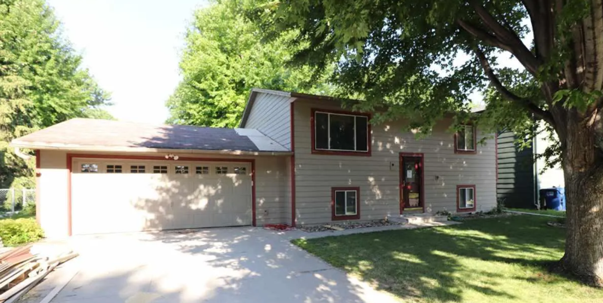 Sioux Falls House: 5113 S Drexel Dr