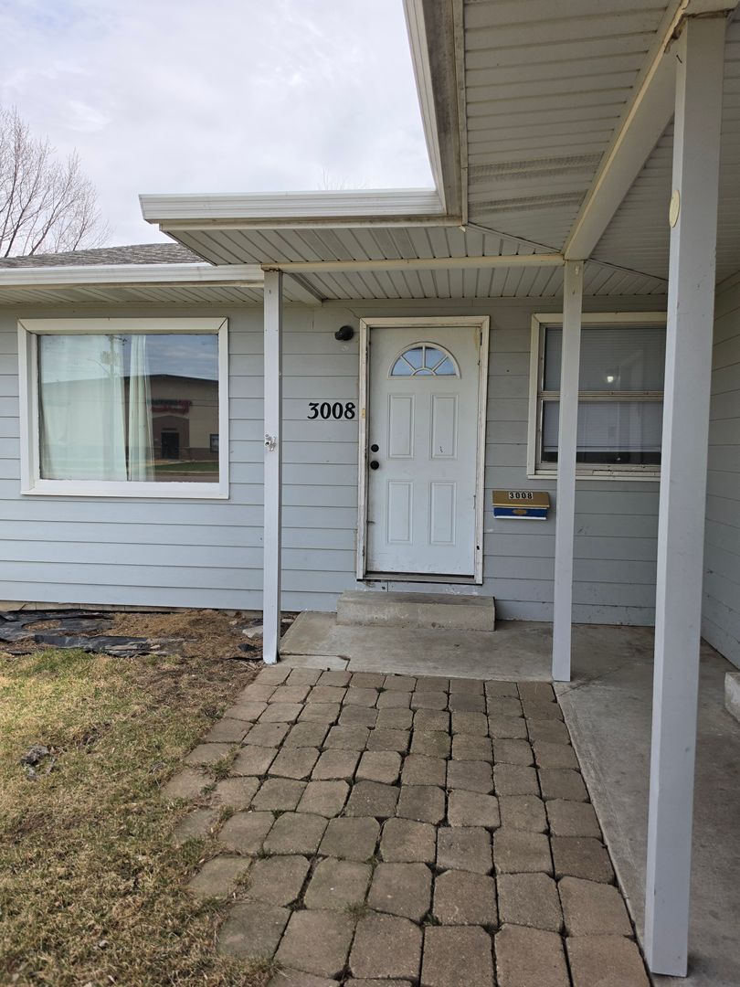 Sioux Falls House: 3008 S Phillips Ave