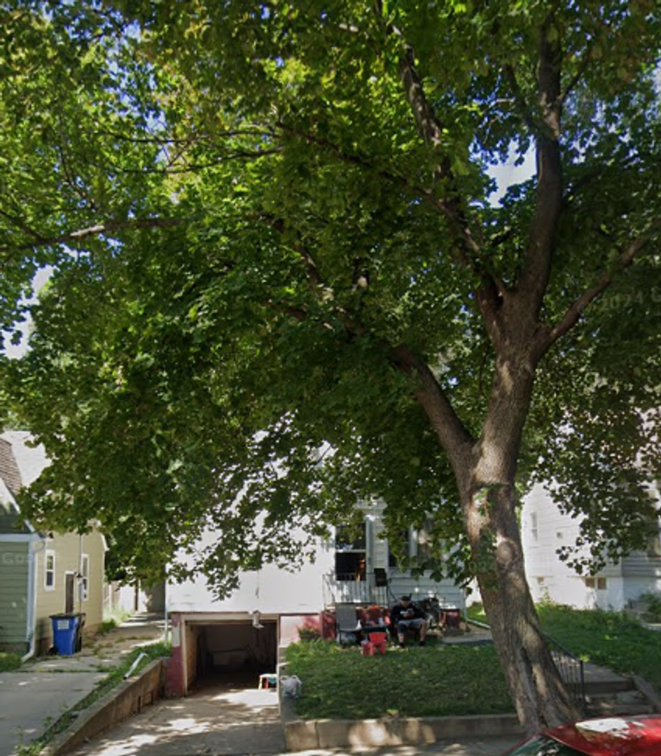 Sioux Falls House: 1208 W 15th St