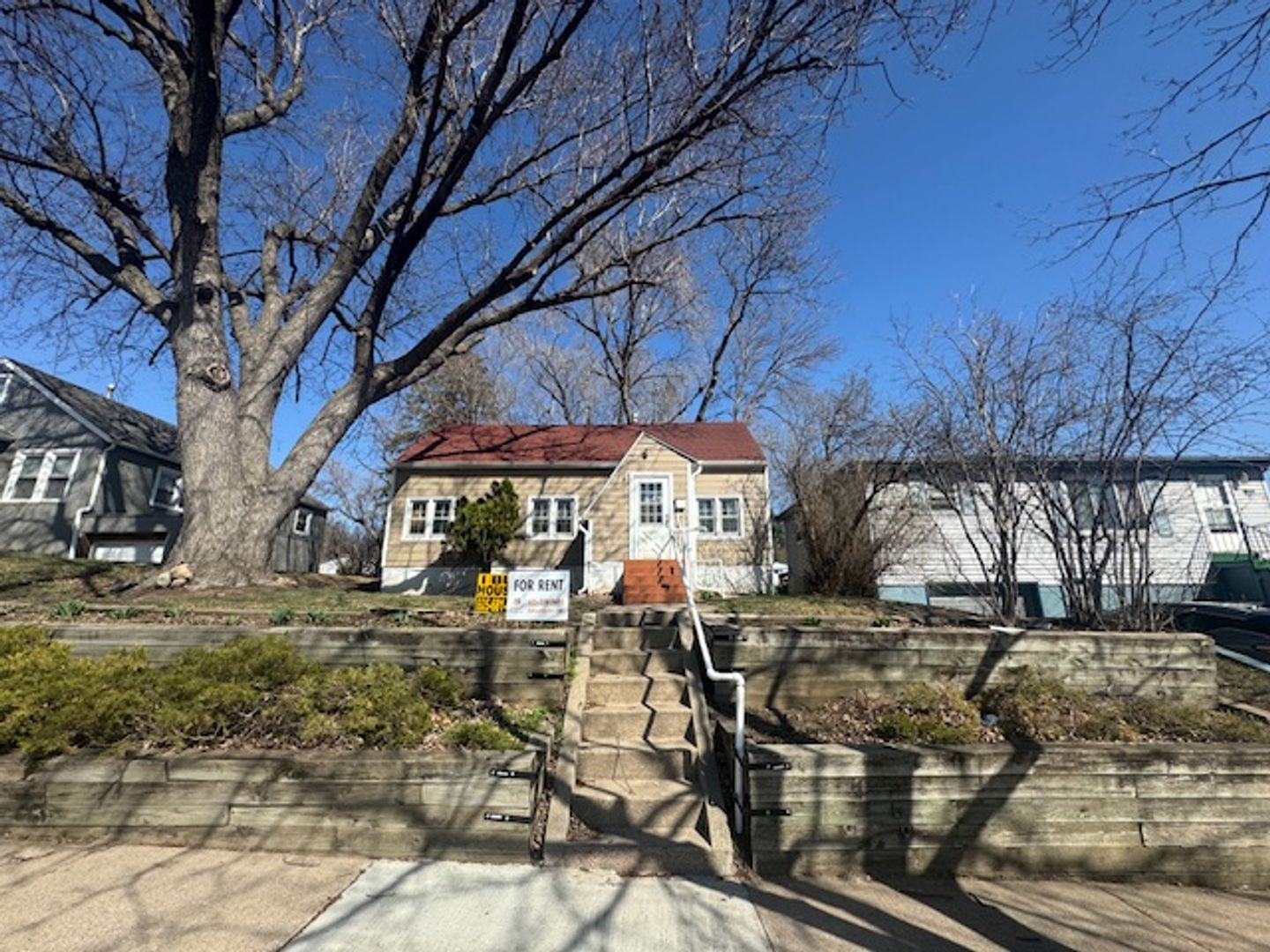 Sioux Falls House: 706 S Lake Ave