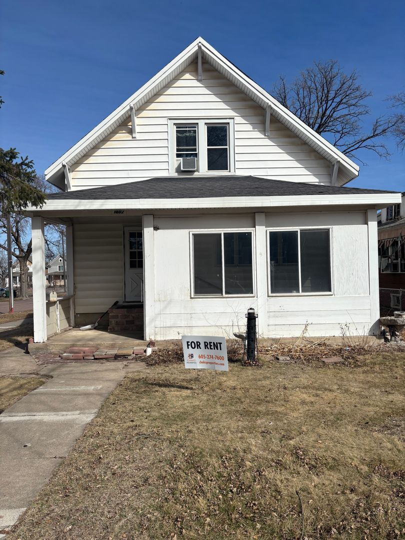 Sioux Falls House: 1402 E 7th St