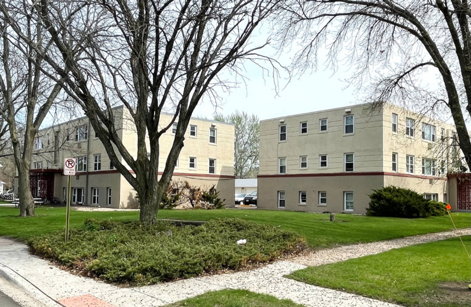 Huron Apartment: 828 SW Illinois Ave