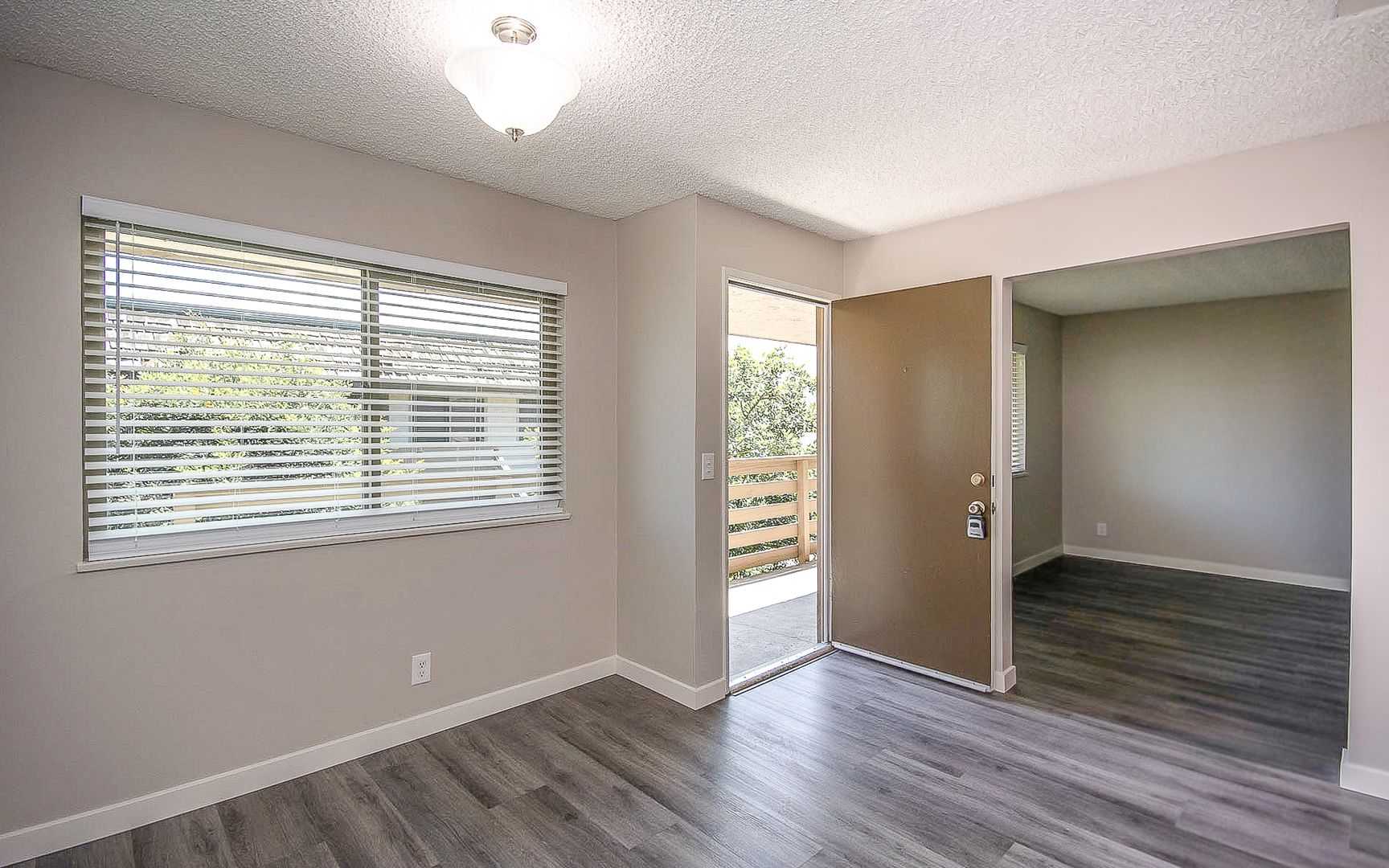 Vista Apartment: 1921 - 1927 West Drive