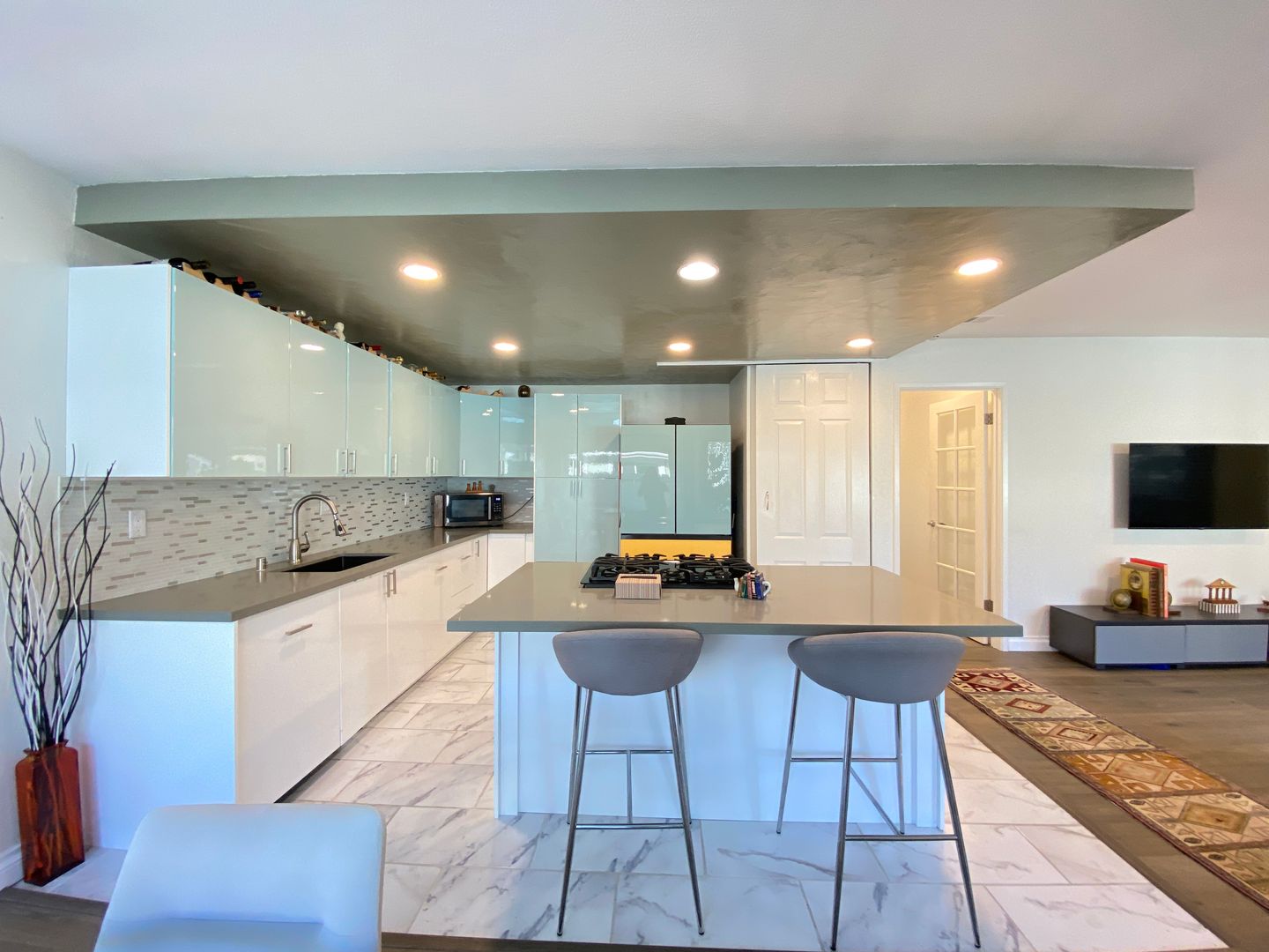 Carlsbad House: 2535 Jefferson St #7